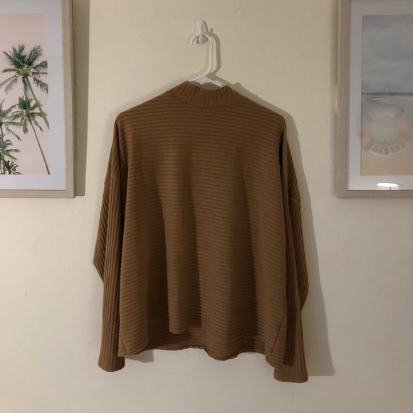 Long-sleeve tan turtleneck - Picture 2 of 2